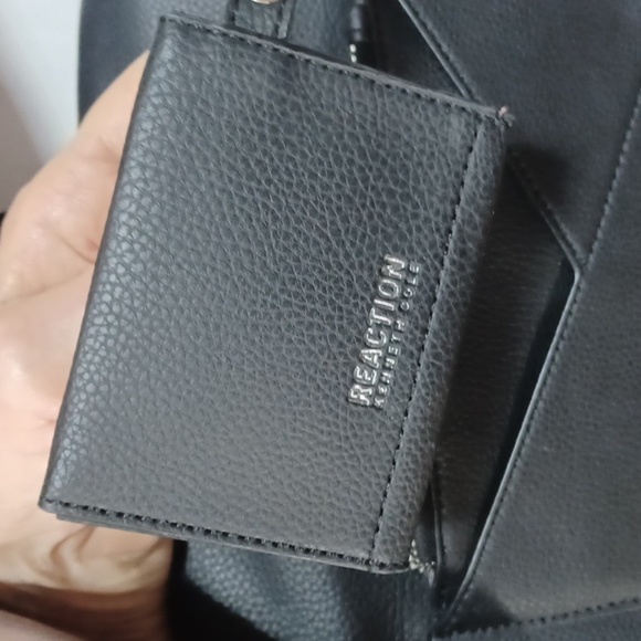 REACTION by KENNETH COLE BACK PACK PURSE IS A BEAUTIFUL BLACK ⚫️ - Picture 4 of 9